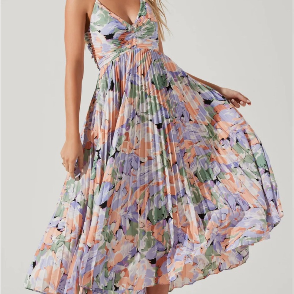 Astr the Label Blythe Floral Plisse Midi Dress – Coral Multi, XS - Wedding Guest